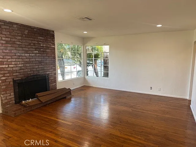 3 bed, 1400 sqft, $6,900 — Photo 2