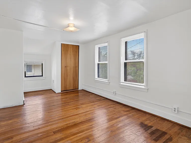 721 W Court St — Photo 8