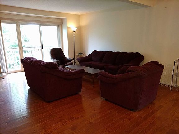 4th image of 250 Keats Way #16