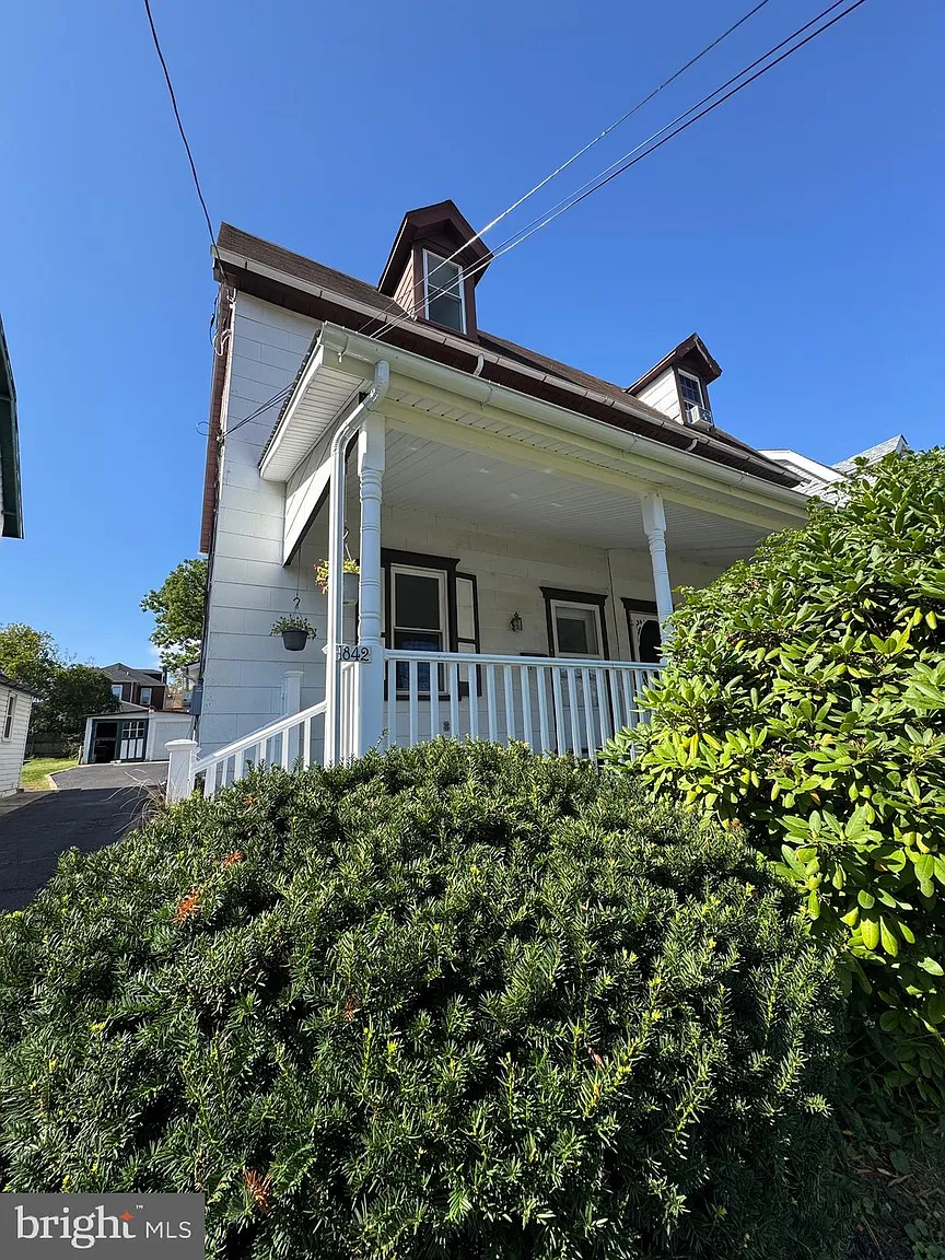 1842 Horace Ave photo 1