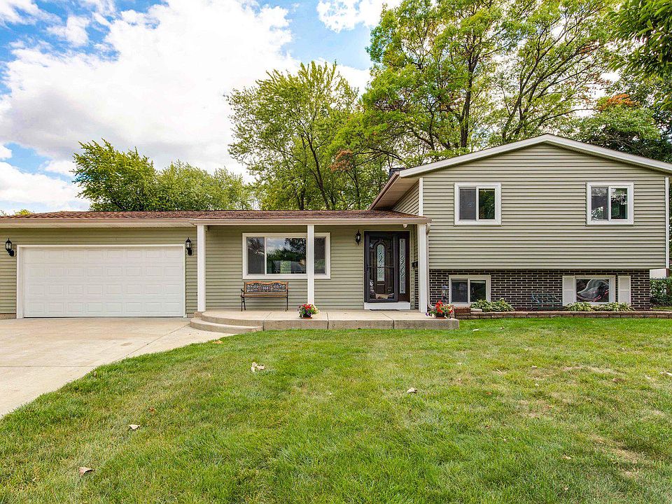 1st image of 18681 W Highfield Dr