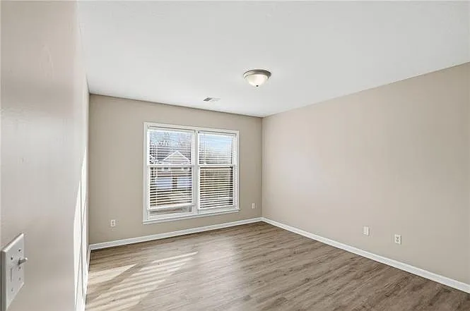 1175 SW Santa Fe Dr — Photo 8
