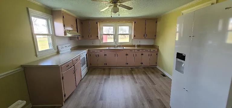 404 8th St — Photo 3