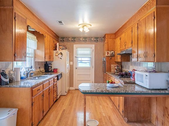 4th image of 3613 Oaklawn Ave NW