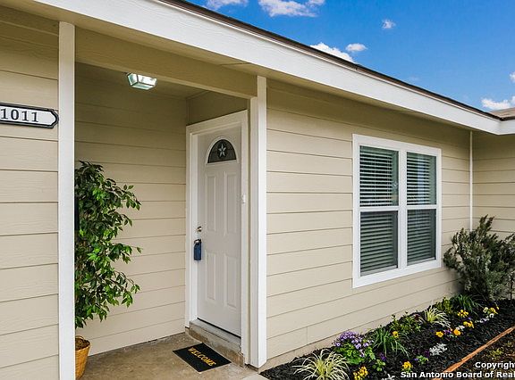2nd image of 1011 Weizmann St