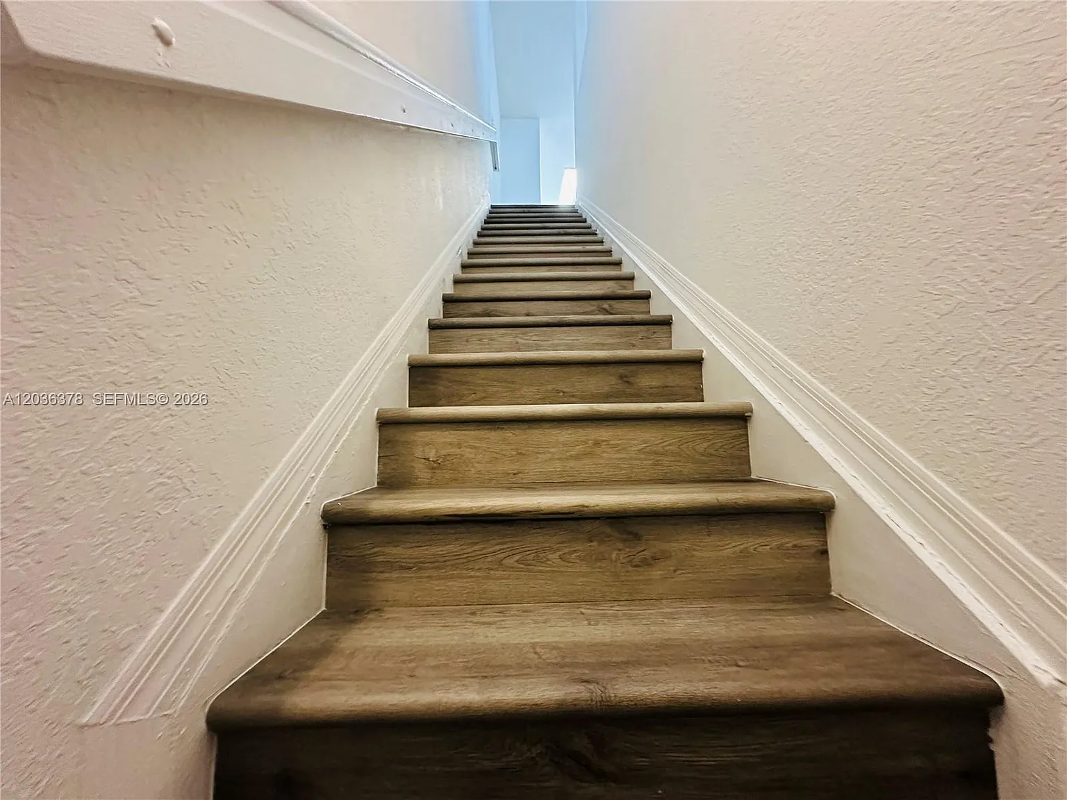Doral Grand Condo — Photo 3