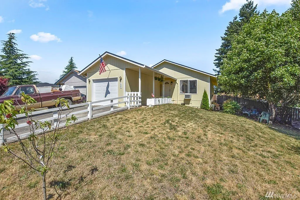 222 Hillshire Dr photo 1
