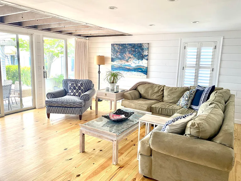 Cosey Beach Ave — Photo 11