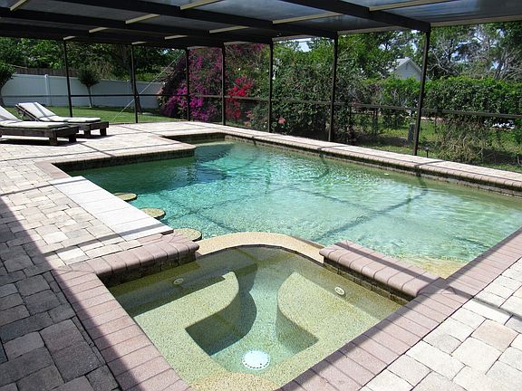 Salt Pool w/ Barstools & Spa