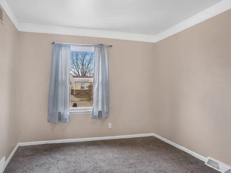22000 Cunningham Ave — Photo 10