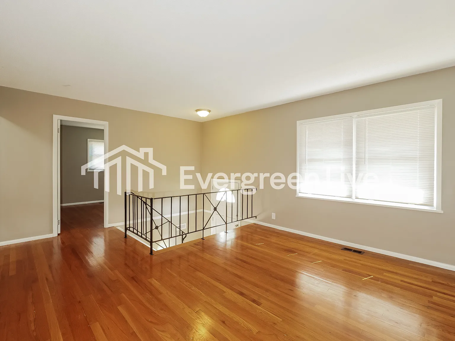 3 bed, 1.0 bath, 1450 sqft, $1,395 — Photo 4