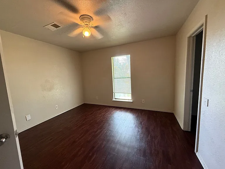 504 Highland Dr — Photo 7