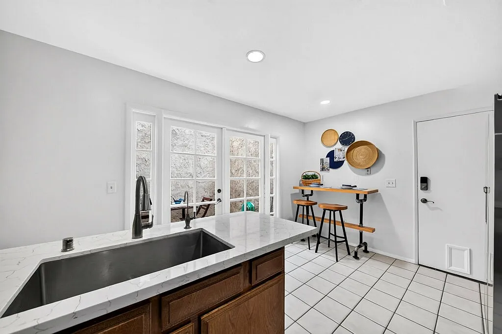 2 bed, 1284 sqft, $3,250 — Photo 4