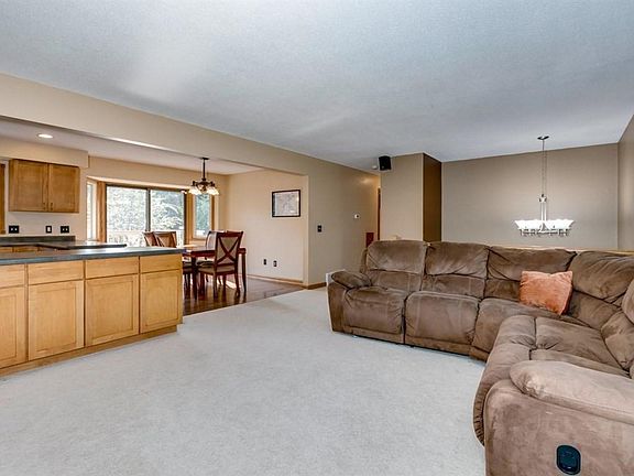 5th image of 13237 Irving Ave S