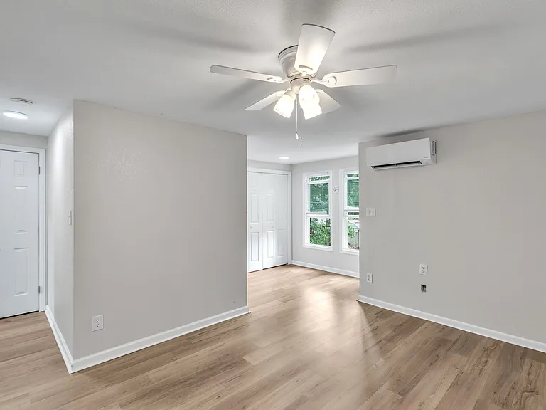 3521 Parr Ln — Photo 2