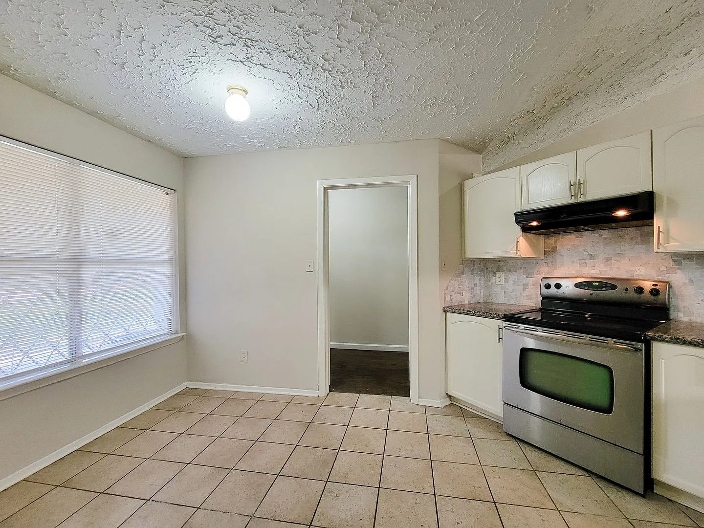 Huge 4 Bedroom 2 Bath 1 Story With 1954 Sf In Sw Houston — Photo 4