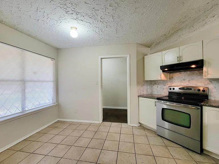9415 Beckford Dr — Photo 4
