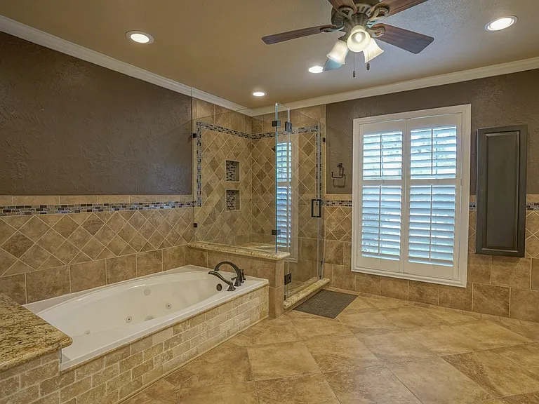 2108 Lakeway Dr — Photo 33