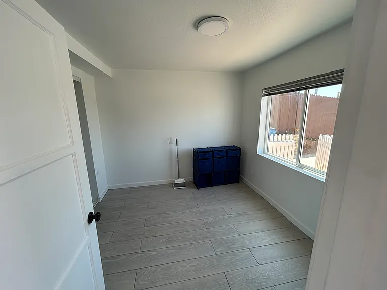 884 Ada St — Photo 2