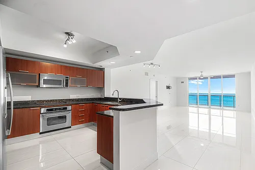 2650 Lake Shore Dr Photo 1