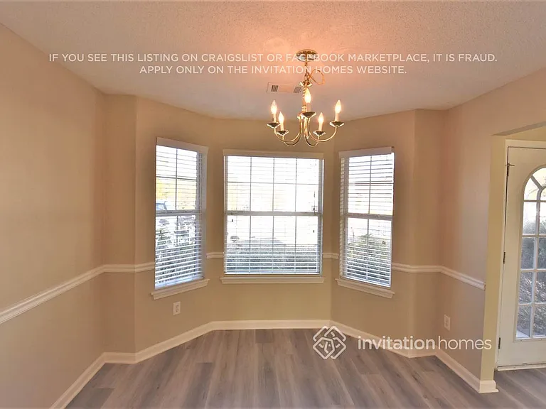 3563 Creekview Dr — Photo 2