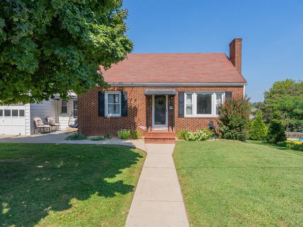 205 Shenandoah Ave, Shenandoah, VA 22849