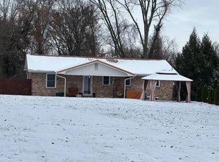 2 Pin Oak Dr, Vincennes, IN 47591