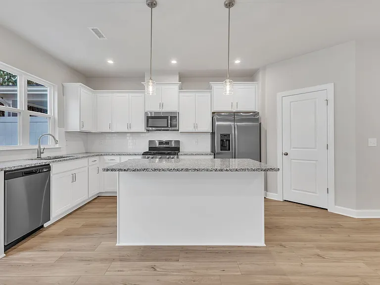 804 Montague Ave — Photo 15