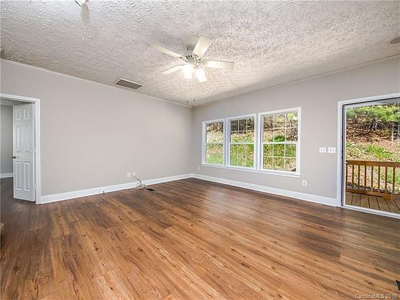 5th image of 112 Hidden Meadow Dr