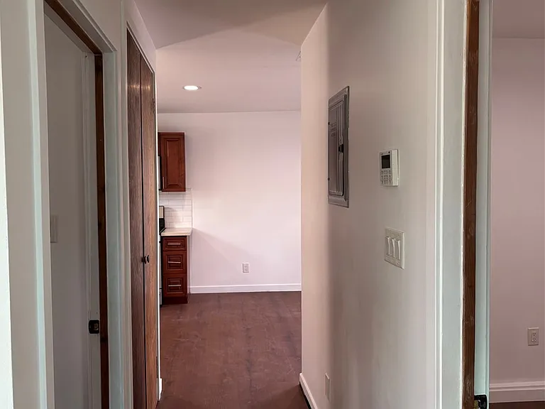 7501 1/2 Corbin Ave — Photo 9