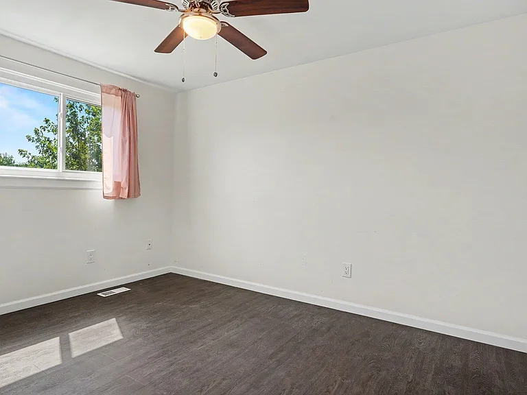 2735 Foster Ave — Photo 20