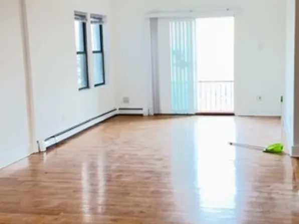 39 Tompkins Circle image 6 of 17