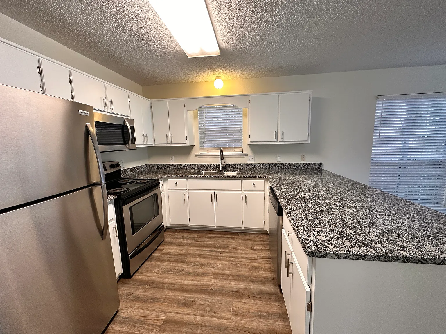 2 bed, 1200 sqft, $2,675 — Photo 4