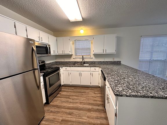 4th image of 211 Redfish Cir