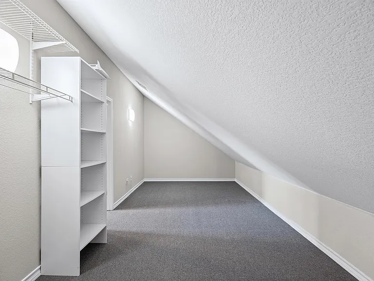 1112 Highknoll Ln #B — Photo 32