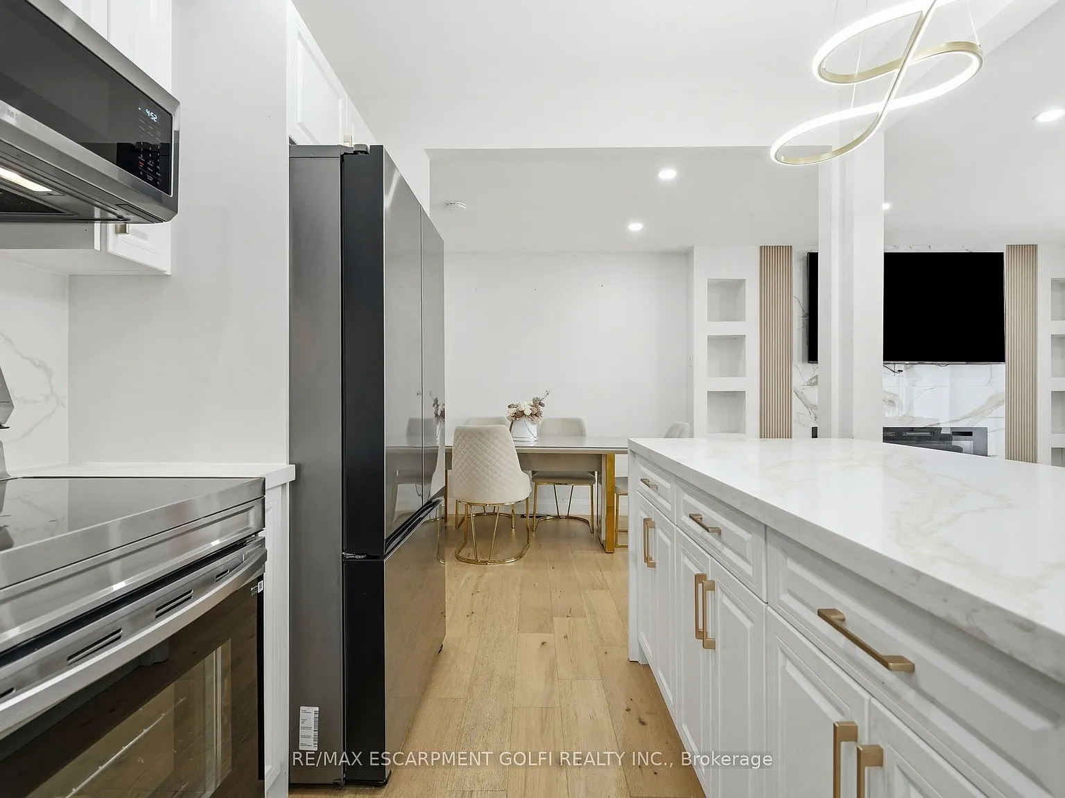 3 bed, $2,100 — Photo 4