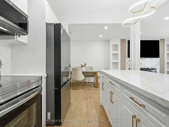 4th image of 47 Barrington Dr