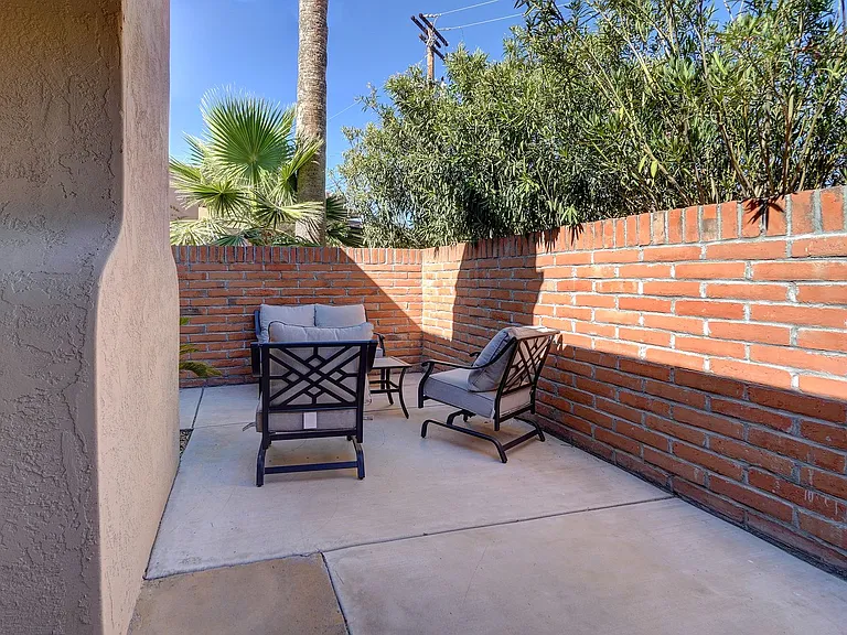 Riverside Suites — Photo 120