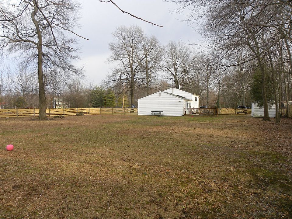 2nd image of 2745 Mill Hill Rd