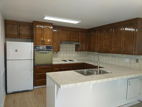 4th image of 4398 Moorpark Ave APT 1