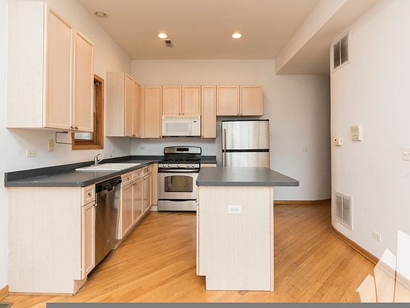 3rd image of 2714 N Wayne Ave #F2