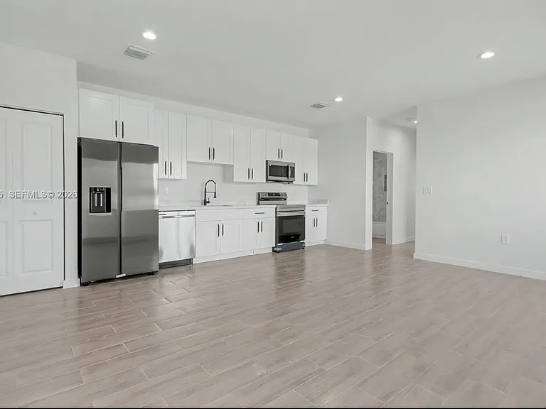 6140 SW 39th St — Photo 2