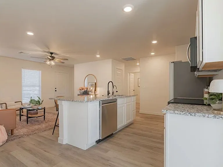 5613 Colgate St — Photo 3