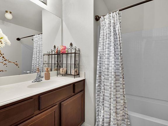 5th image of 1808 Douglas St