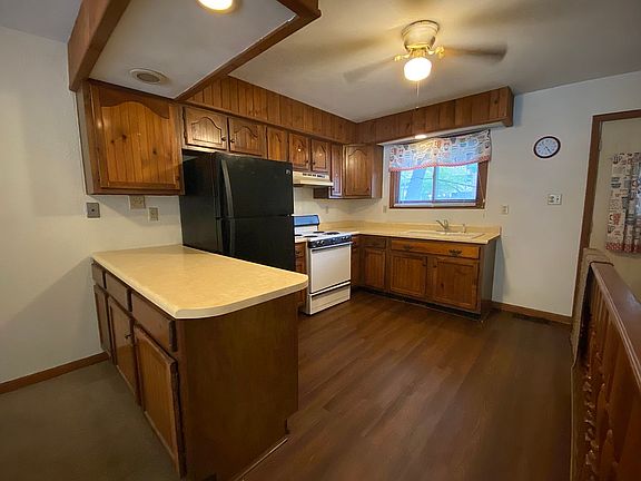 3rd image of 2732 W Millbrook Ct