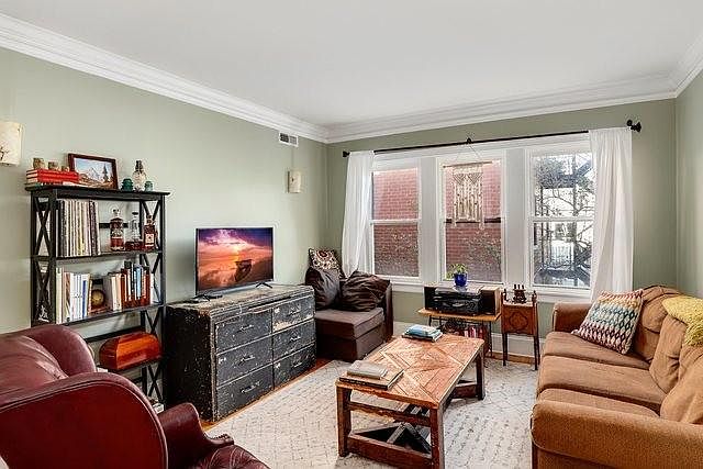 1st image of 1264 W Winona St #2A0