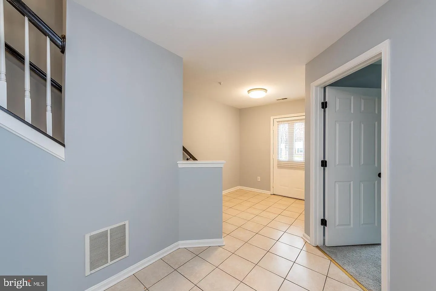 4 bed, 4.0 bath, 2272 sqft, $3,200 — Photo 4