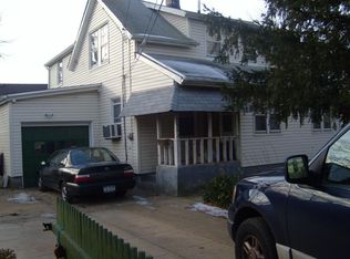 296 Hendrickson Ave, Lynbrook, NY 11563