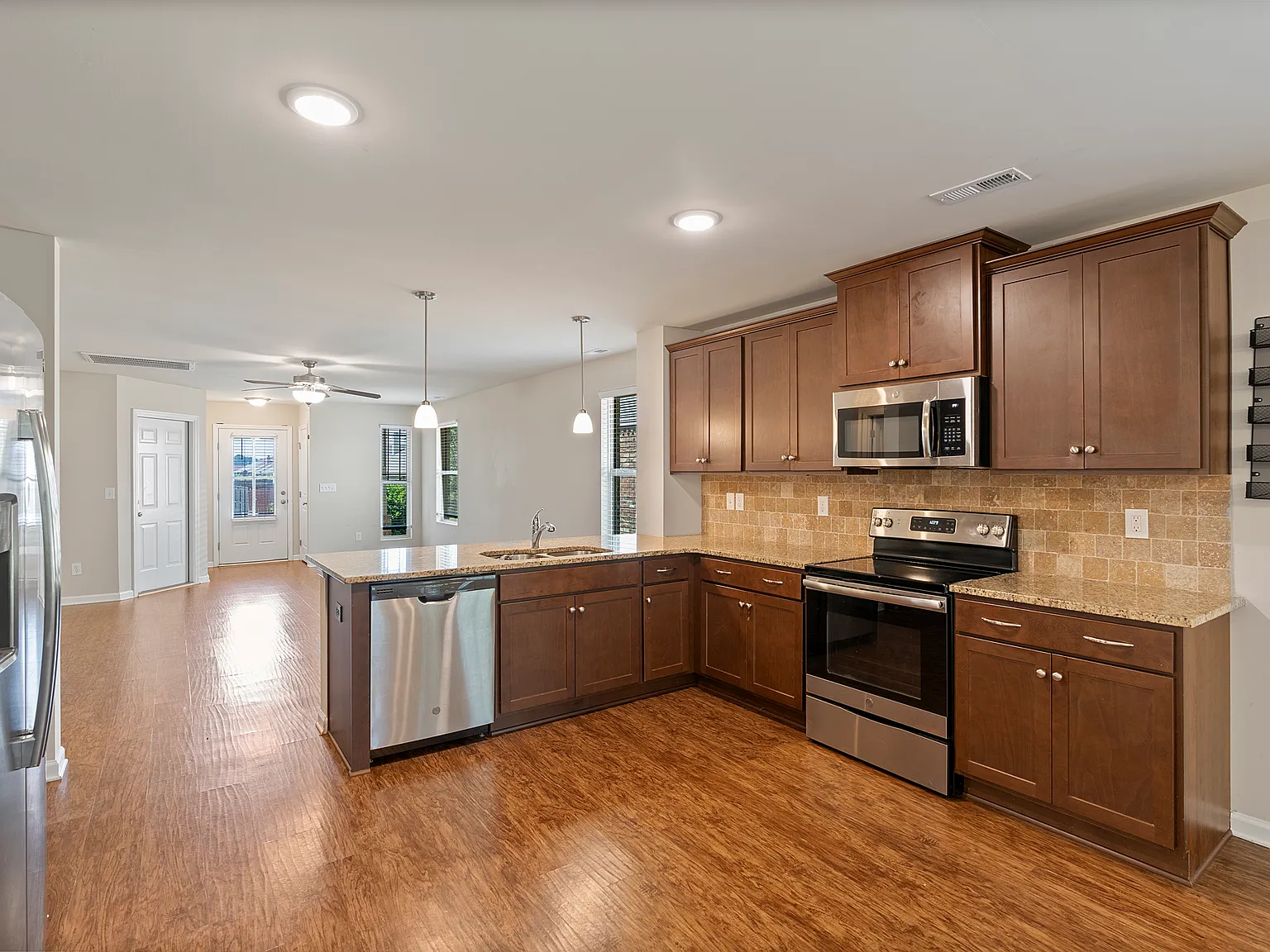 3 bed, 1496 sqft, $1,650 — Photo 3