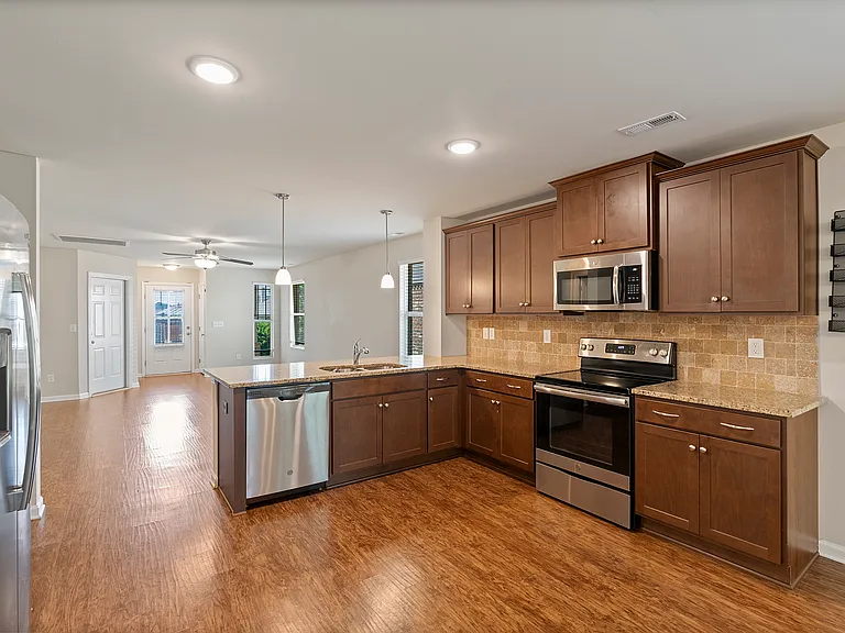 146 Tybee Dr — Photo 3